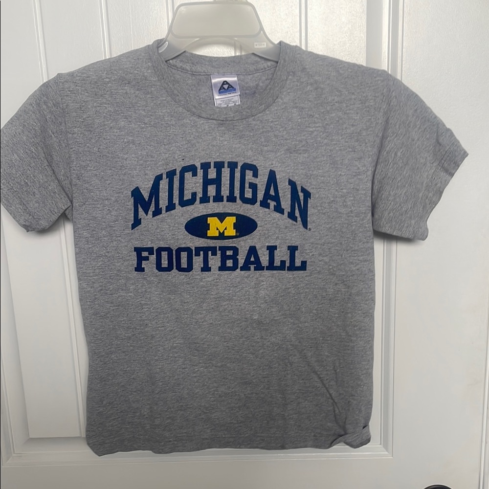 3/$15🎉 Kids Gray Michigan Football T-Shirt M